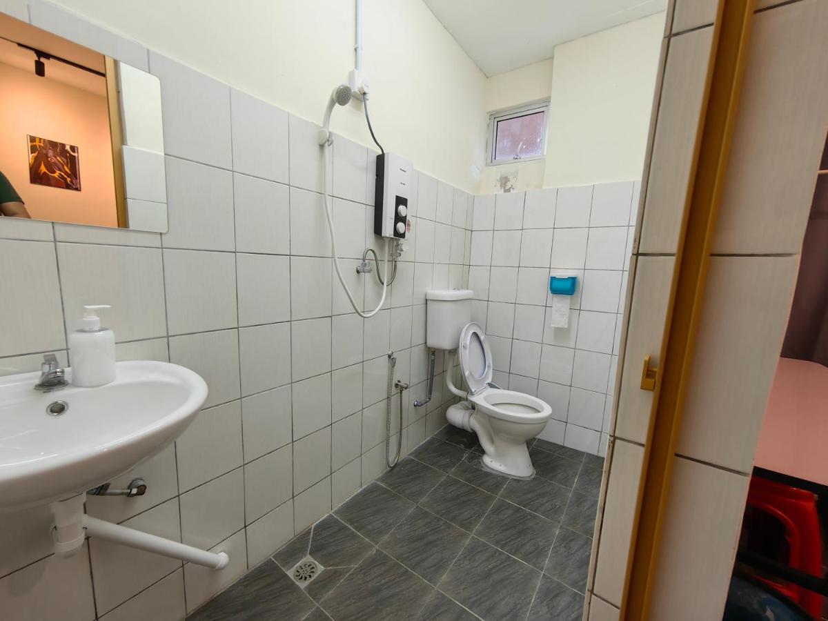 Ww Hostel 22A Private Shower George Town Esterno foto