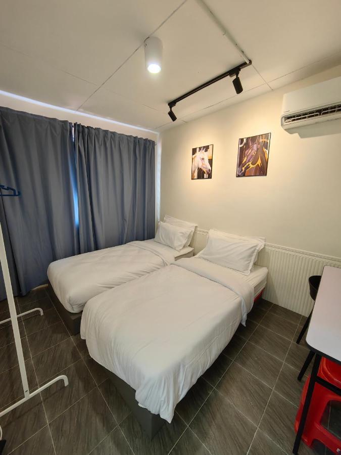 Ww Hostel 22A Private Shower George Town Esterno foto