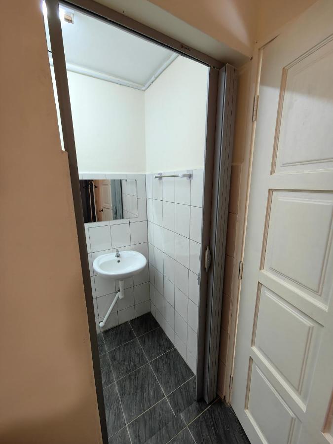 Ww Hostel 22A Private Shower George Town Esterno foto
